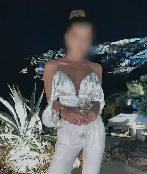 Ayse, 31