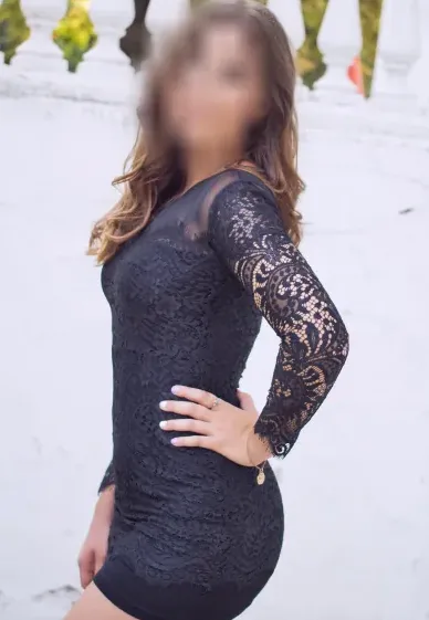 Claudia, 28