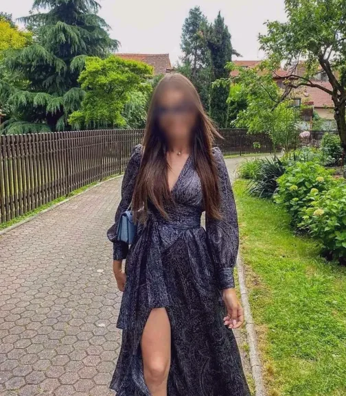 Saskia, 24